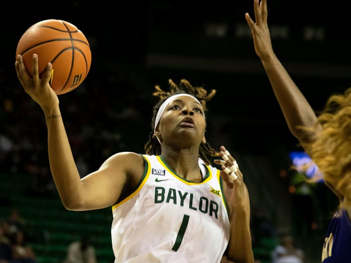 Baylor's NaLyssa Smith shoots